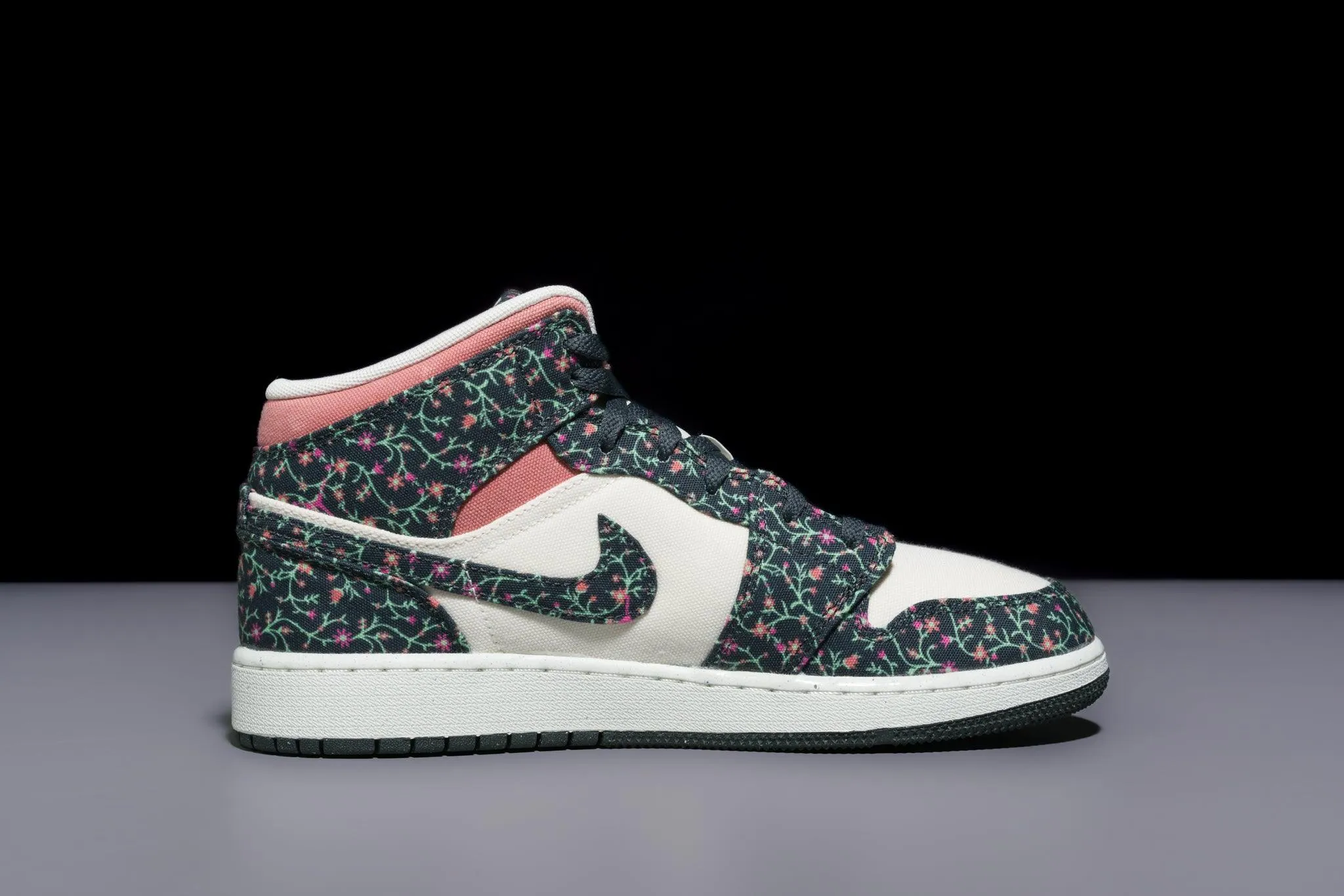 Air Jordan 1 Mid SE GS "Floral Canvas"