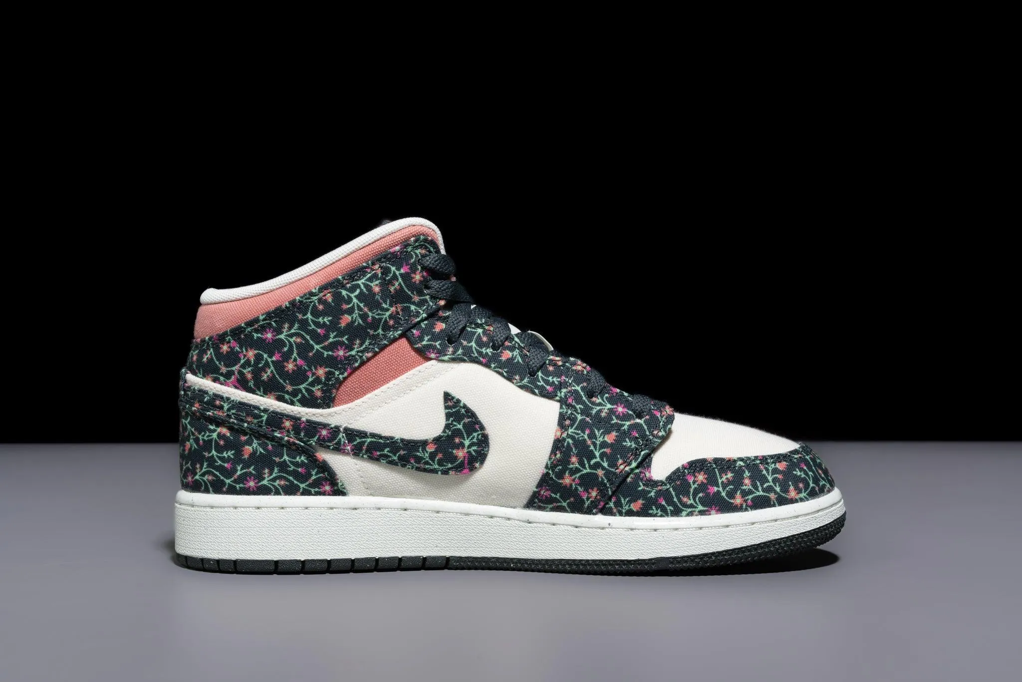 Air Jordan 1 Mid SE GS "Floral Canvas"