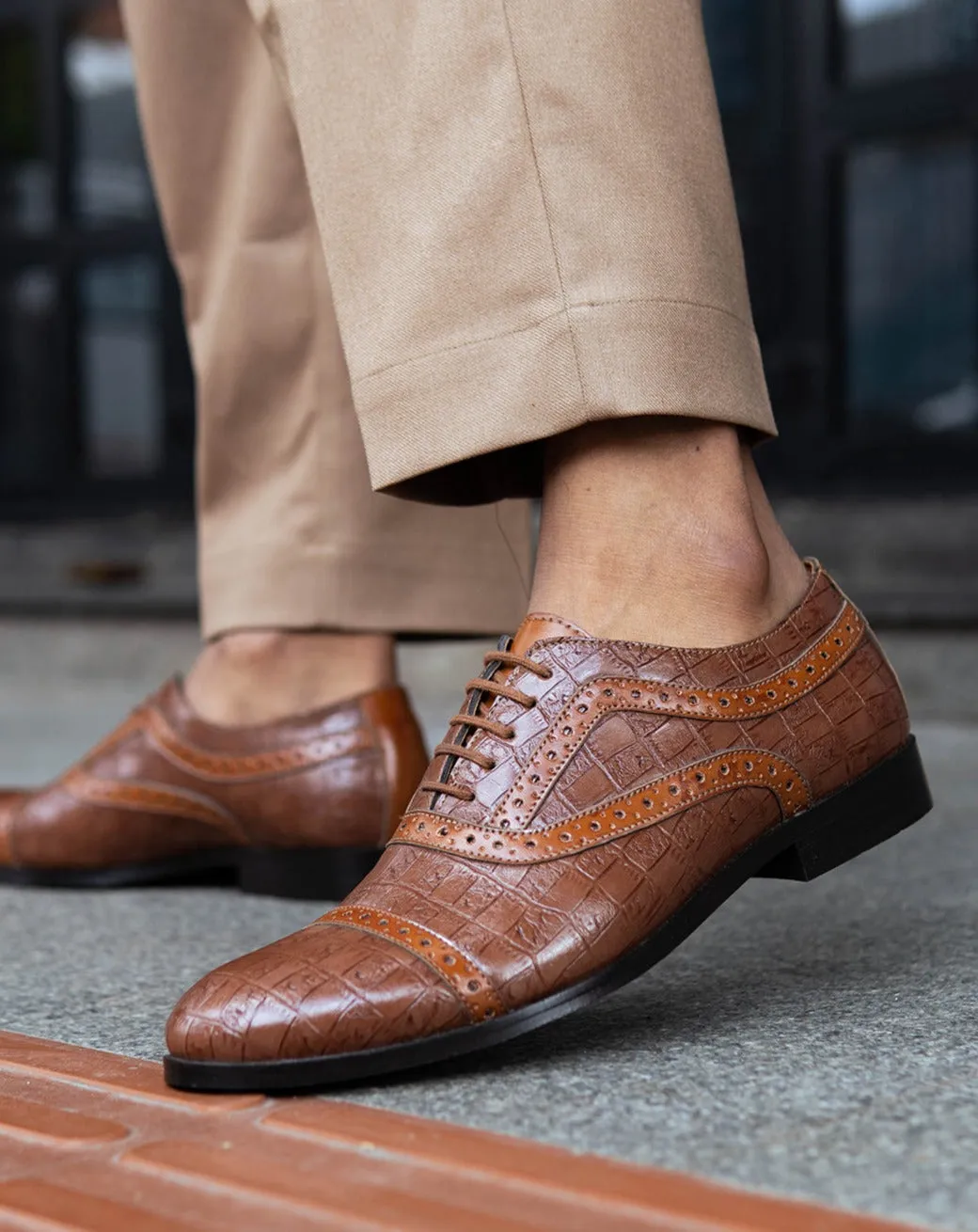 OXFORD SHOES WITH BROGUE DETAIL - HEIGHT ELEVATION